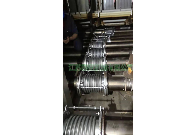 辐射管伸缩接头